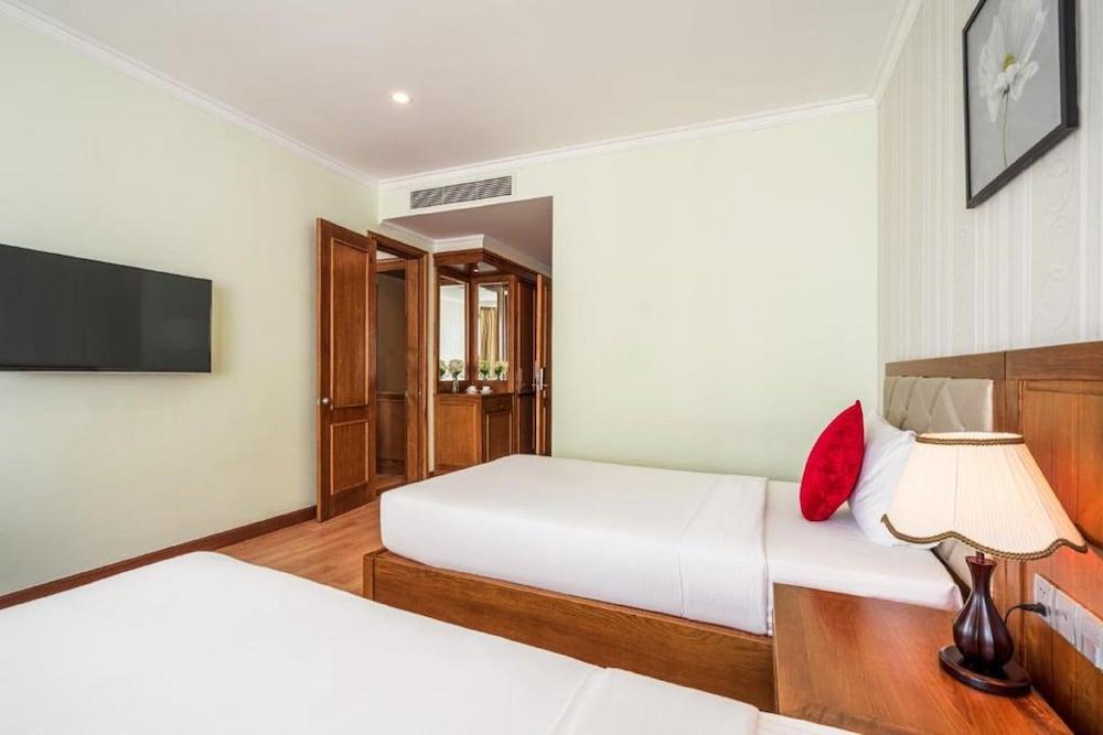 Serene Beach Hotel Danang 4*