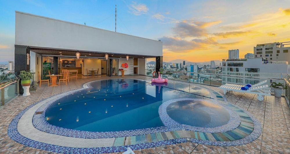 Hotel Merry Land 4*