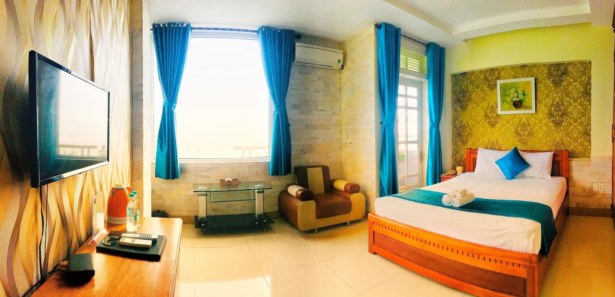 Whale Ocean View Hotel 2*