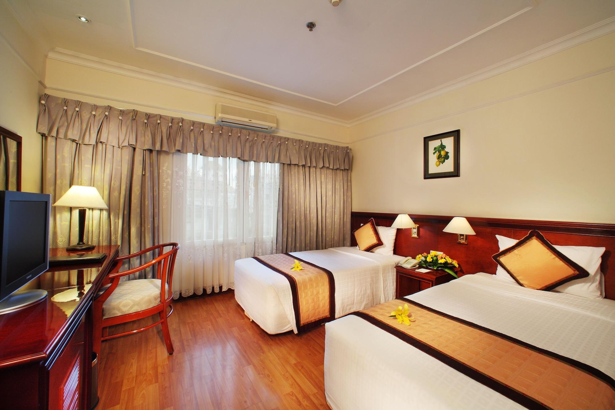 Hotel First 4*