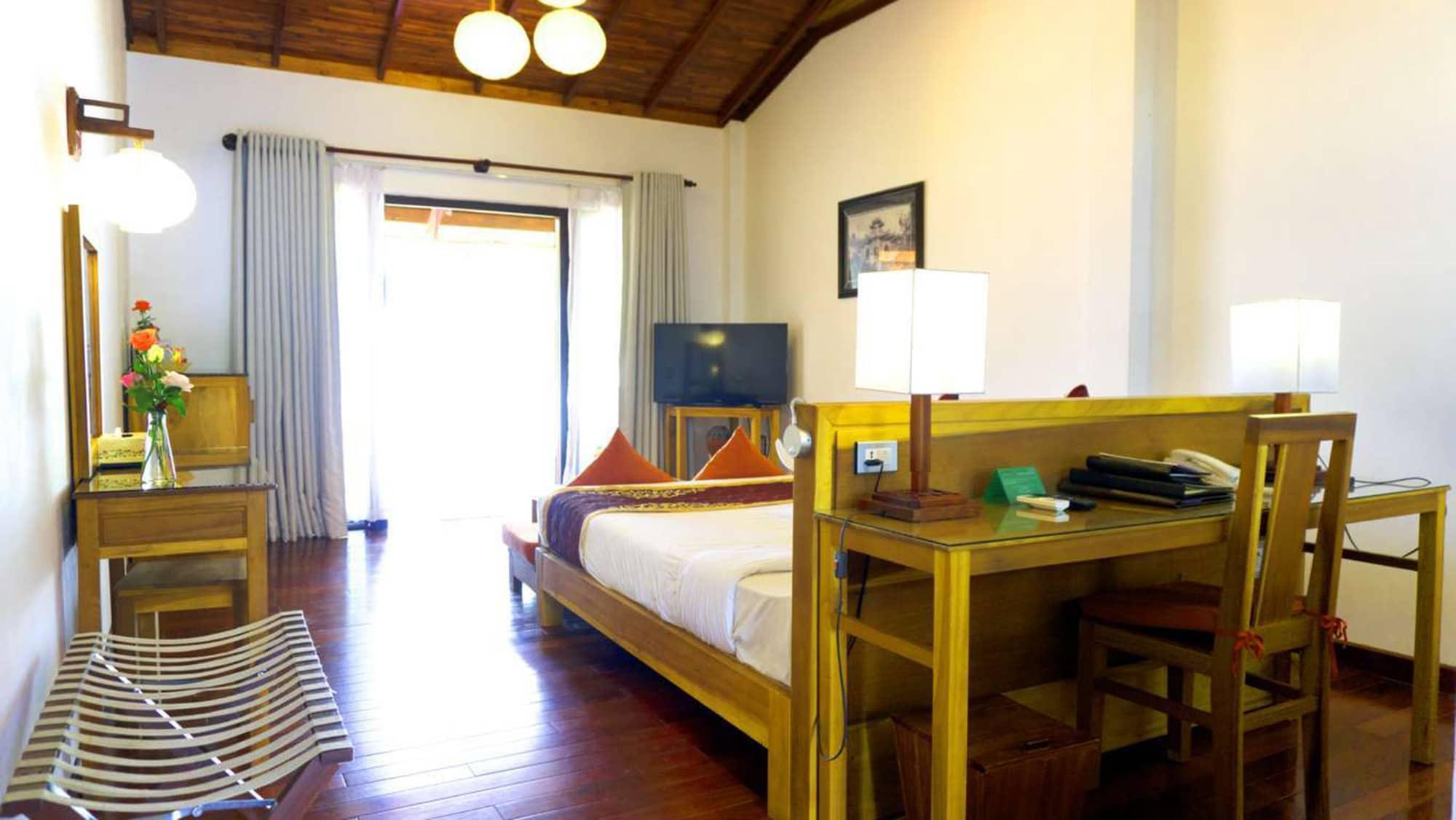 Vinh Hung Riverside Resort&spa Resort