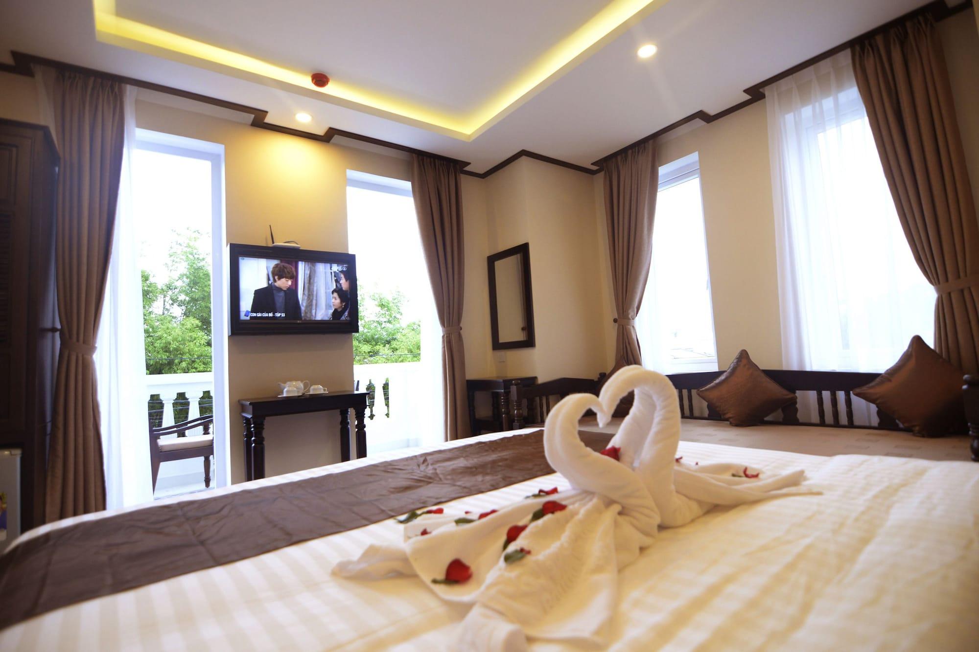 Villa Golden Bell Backpacker & Pool Bar