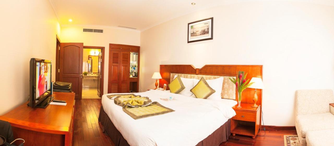 Hotel First 4*