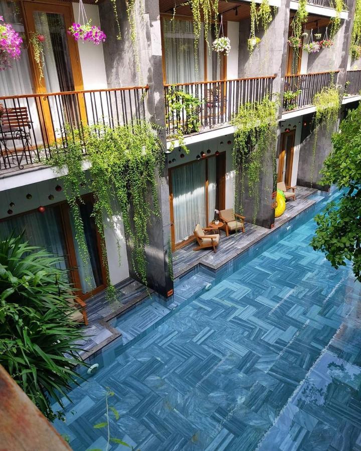 Tam House