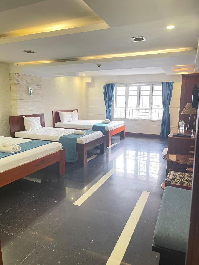 Whale Ocean View Hotel 2*
