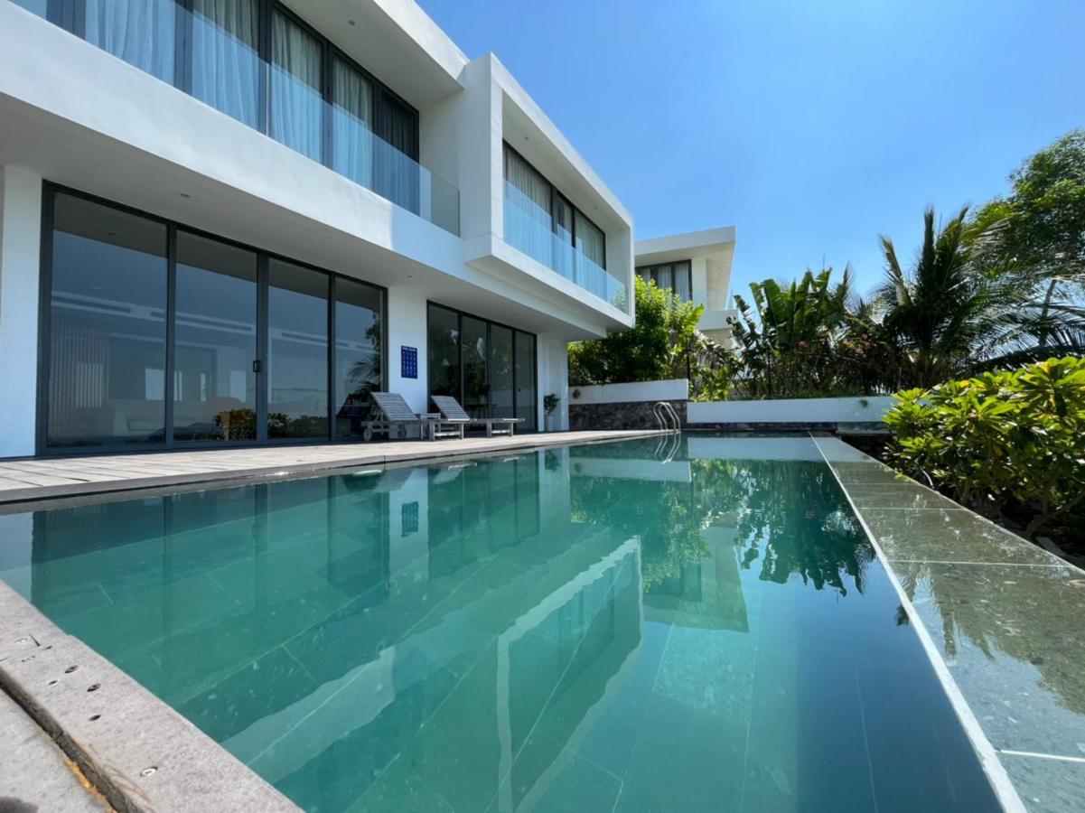 Casa Blanca Villas *