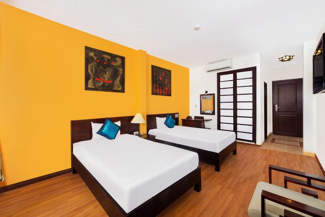 Gold Coast Hotel