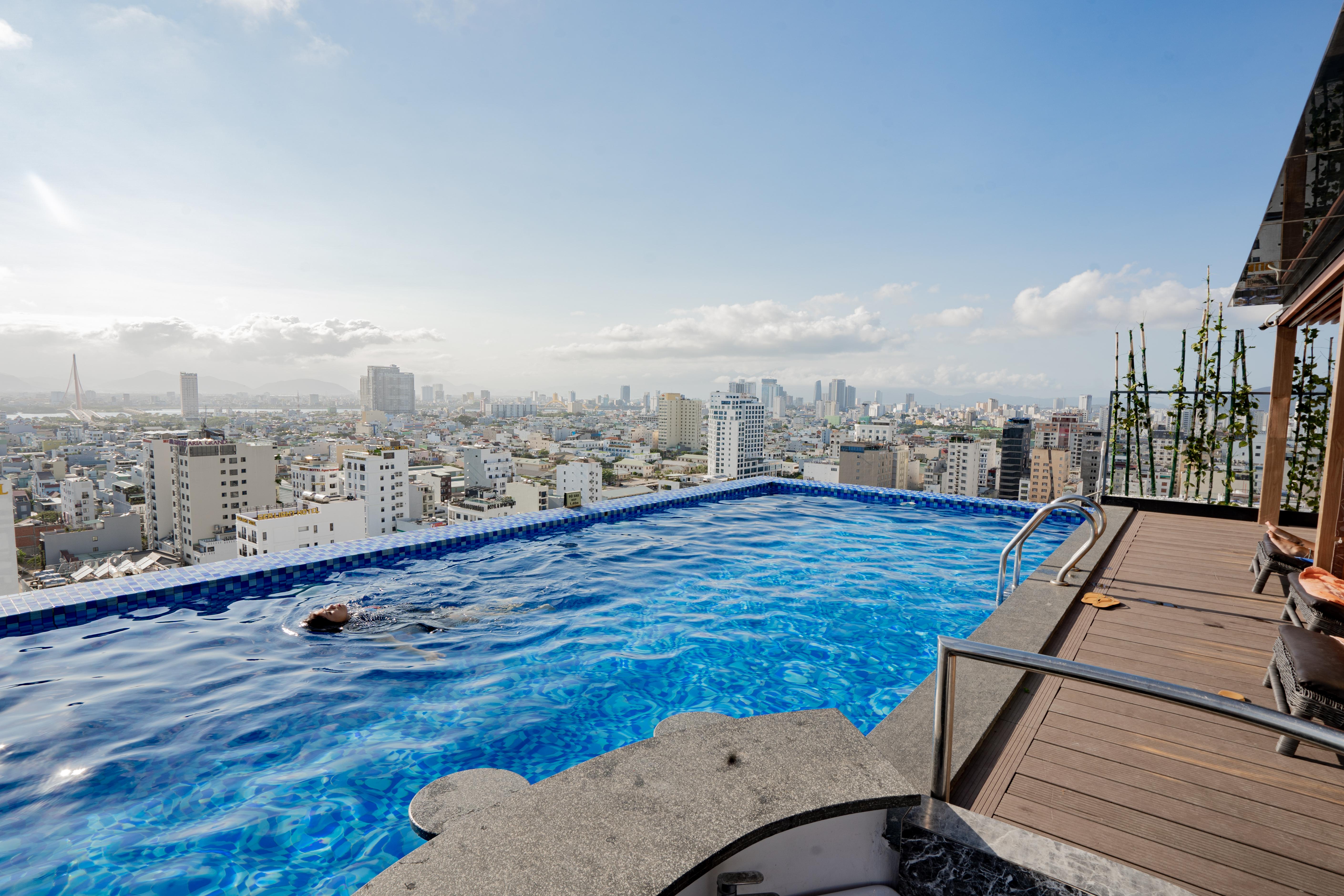Cicilia & Powered By Aston Hotel 4*