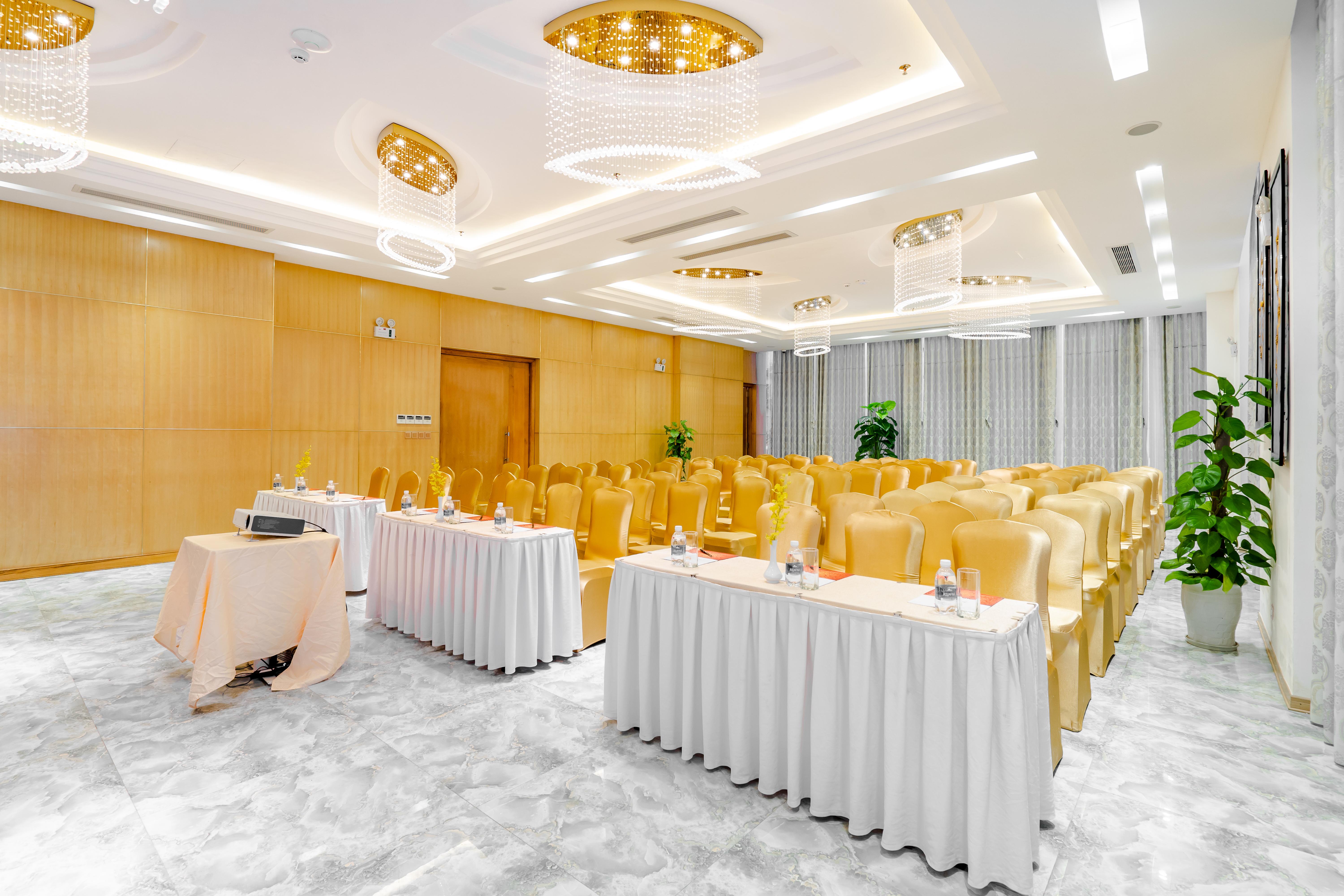 Cicilia & Powered By Aston Hotel