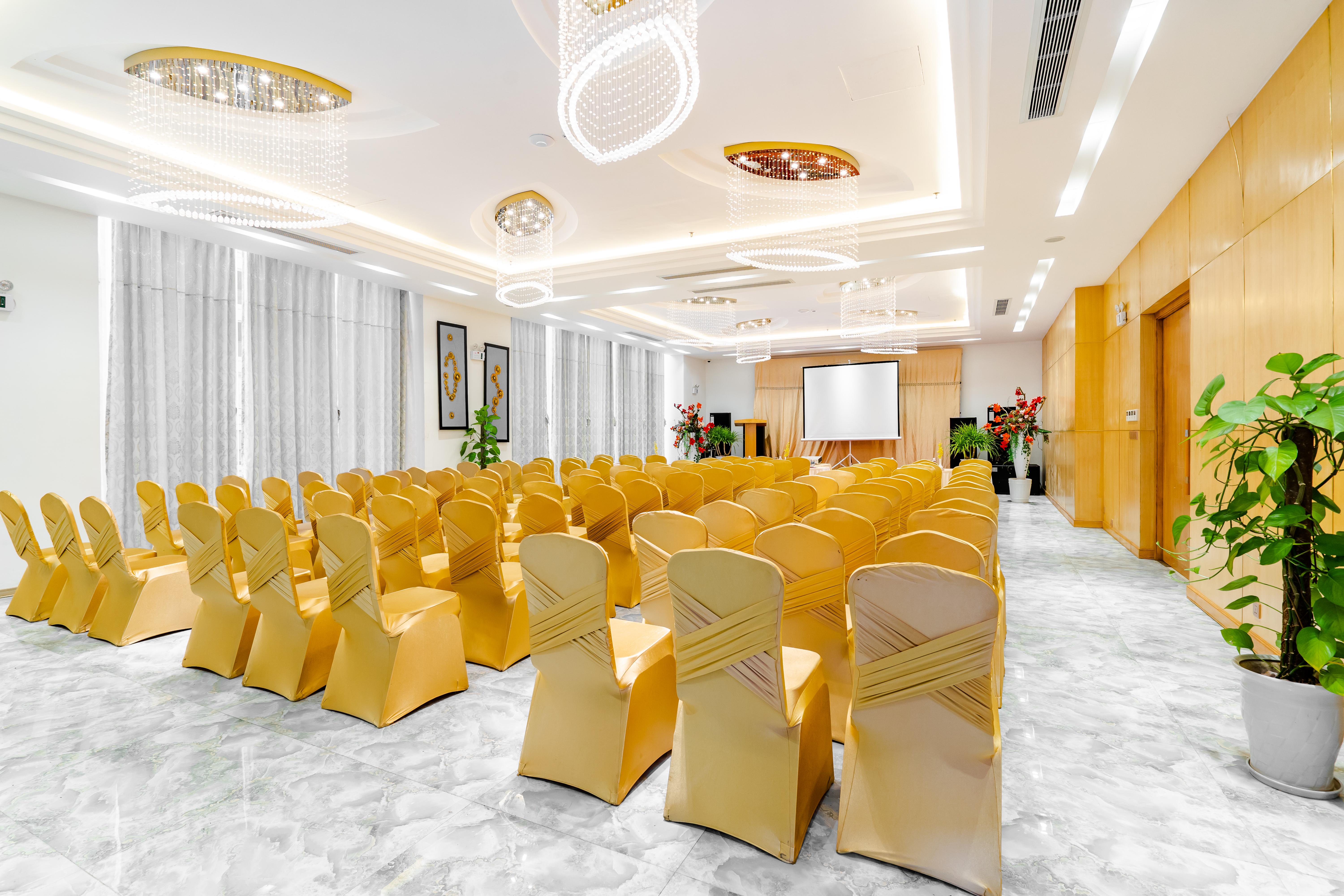 Cicilia & Powered By Aston Hotel 4*