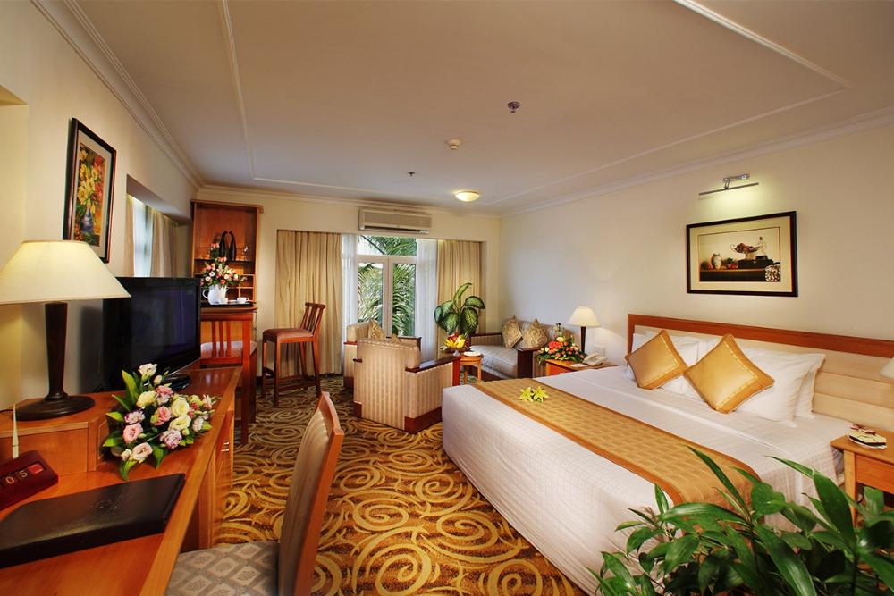 Hotel First 4*