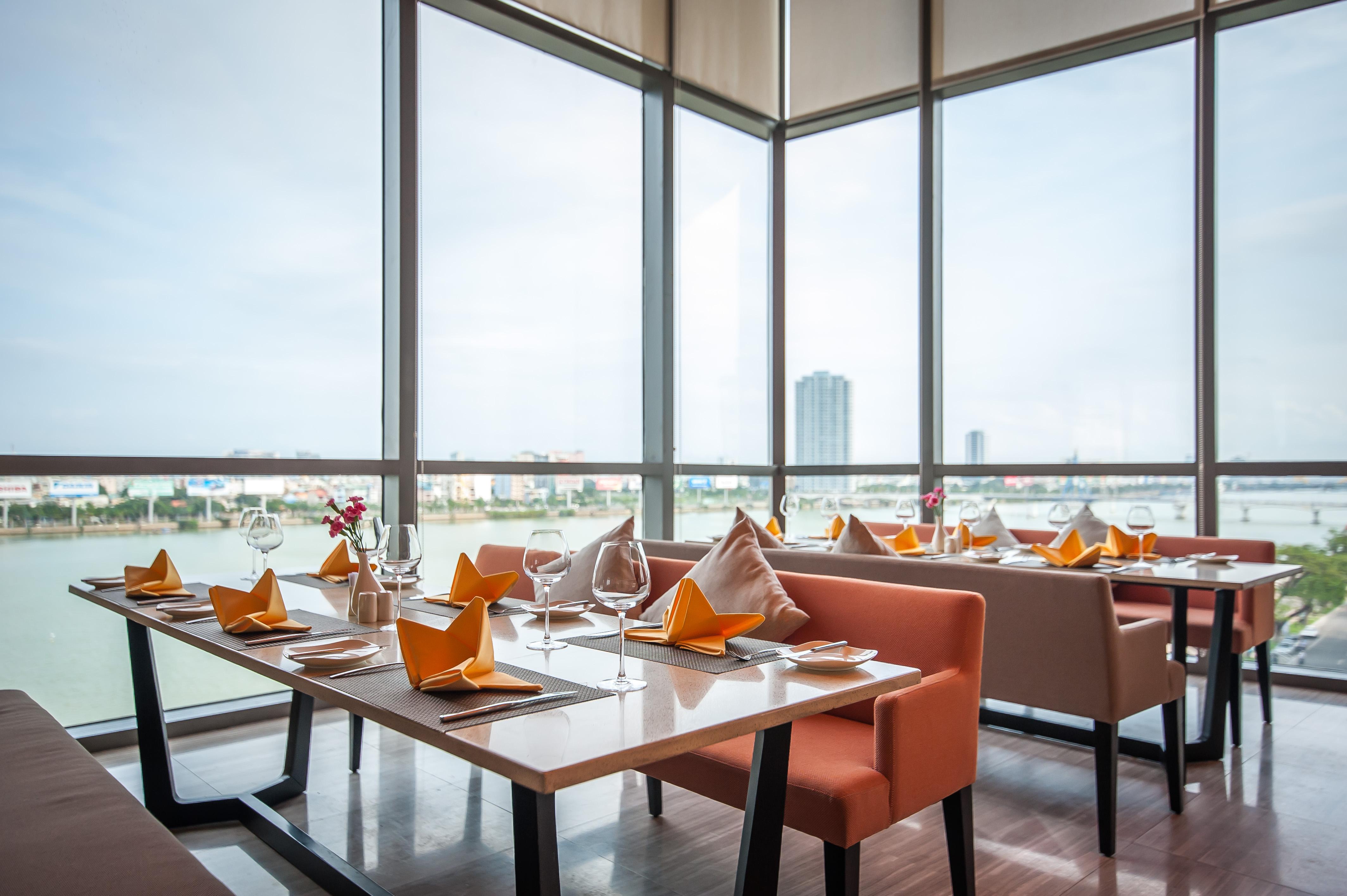 Novotel Premier River Khách sạn