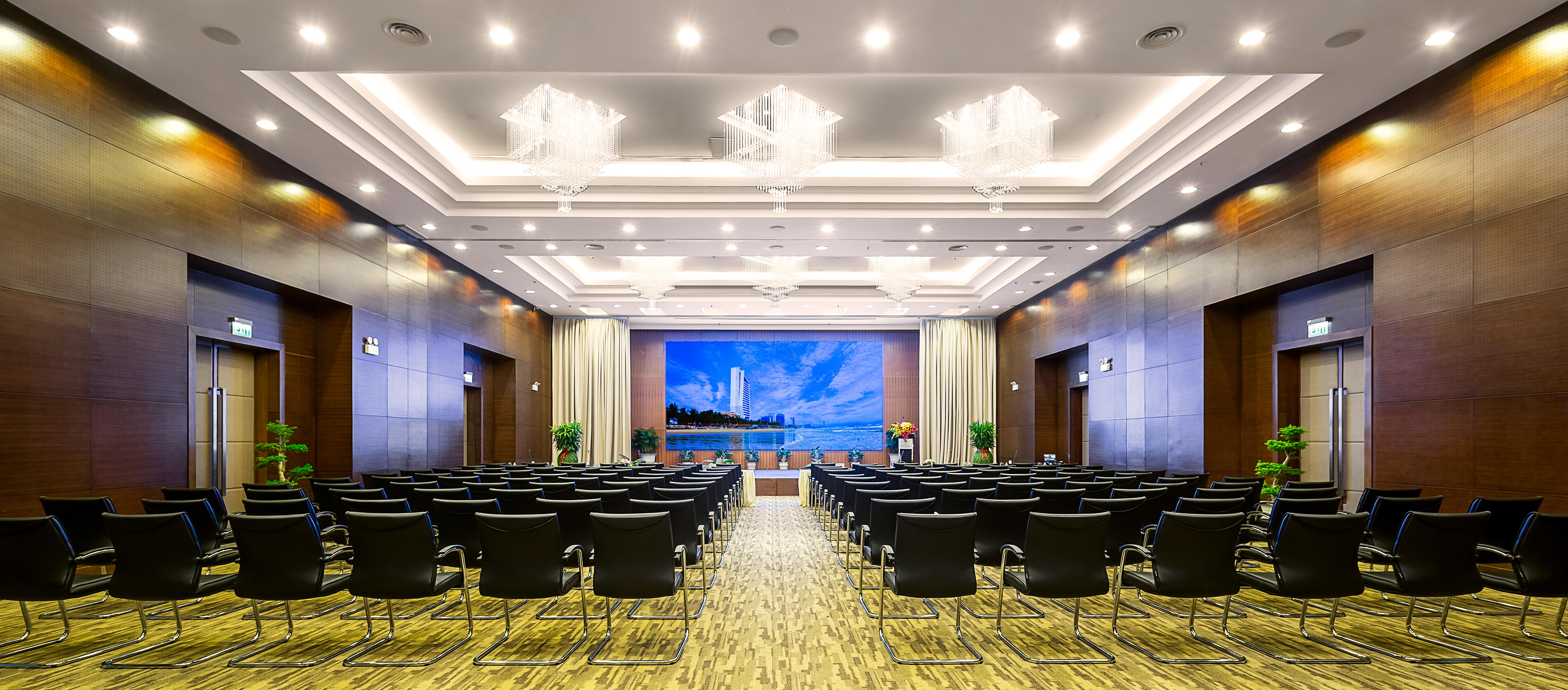 Khách sạn Grand Tourane 5*