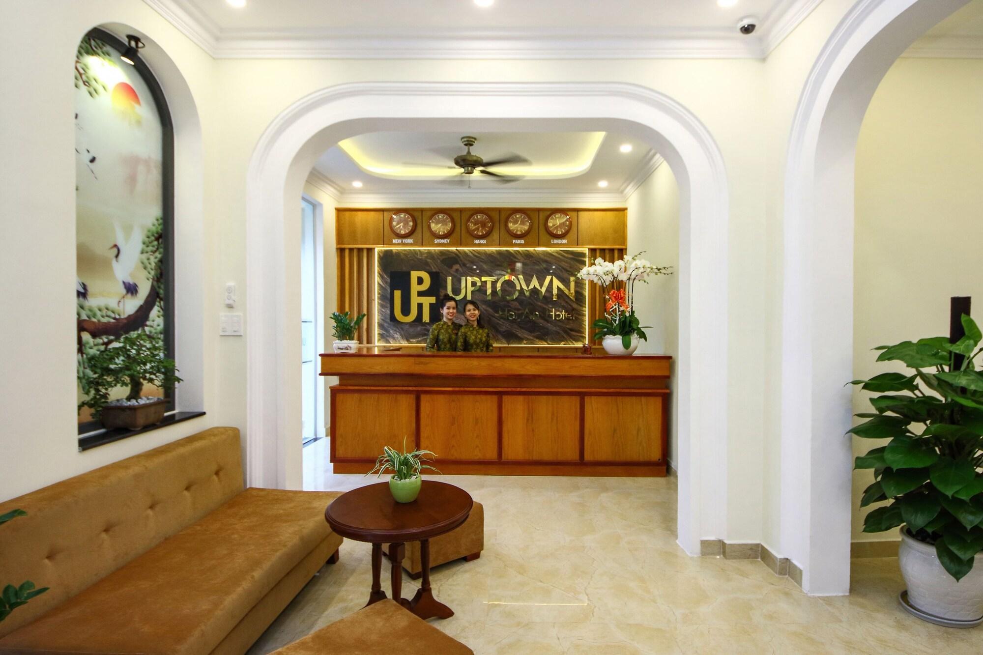 Khách sạn Uptown &