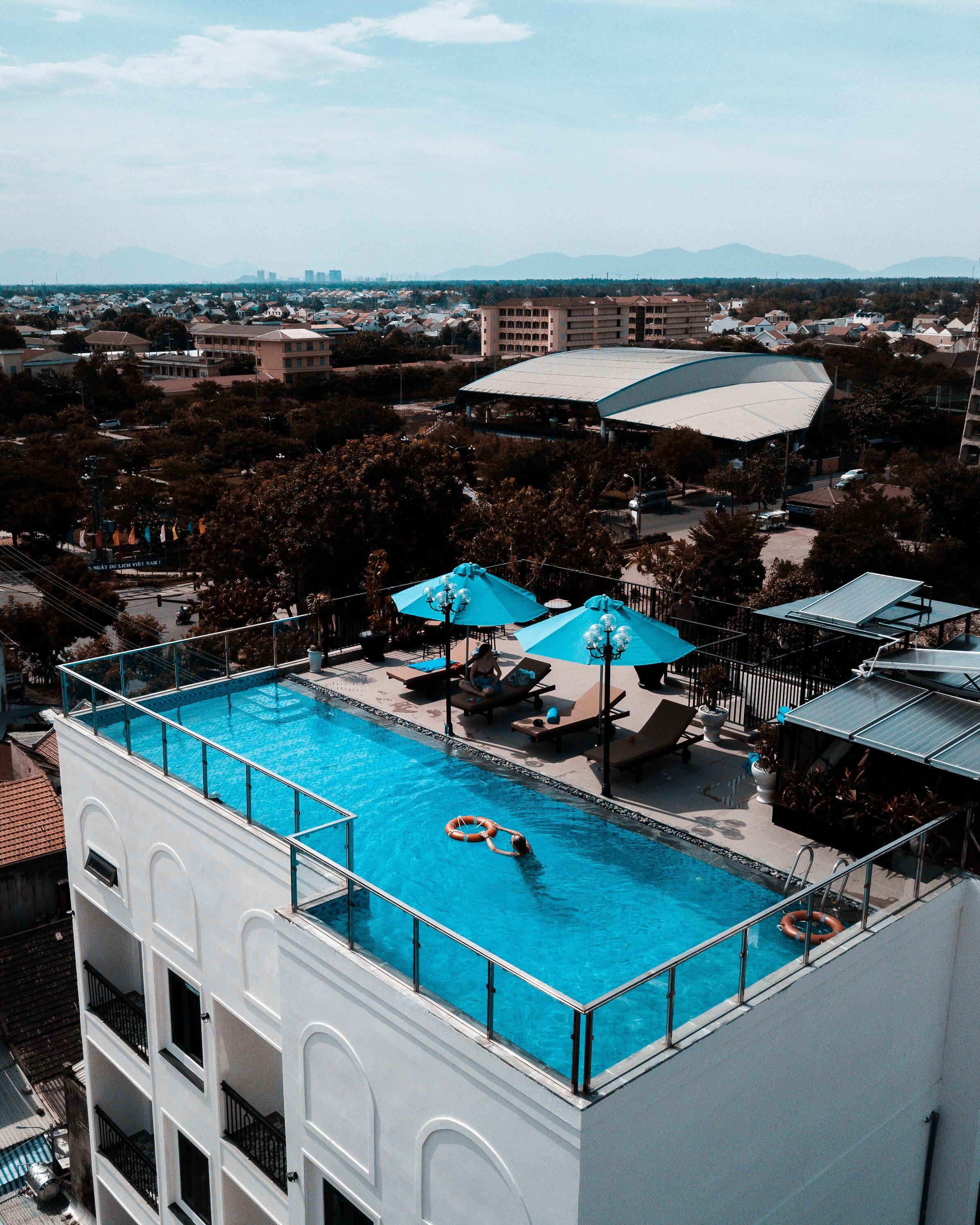 Uptown & Khách sạn