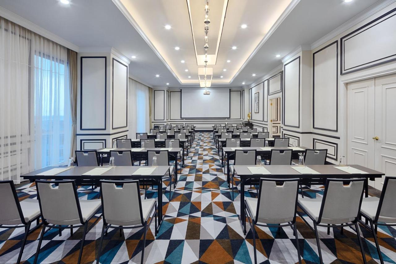 Melia Vinpearl Empire Nha Trang