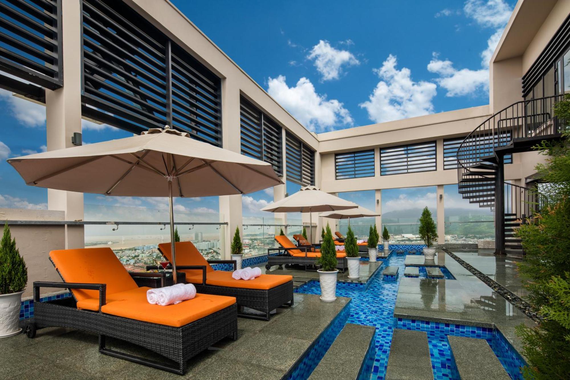 Luxury 5-star, Rooftop Pool Đà Nẵng