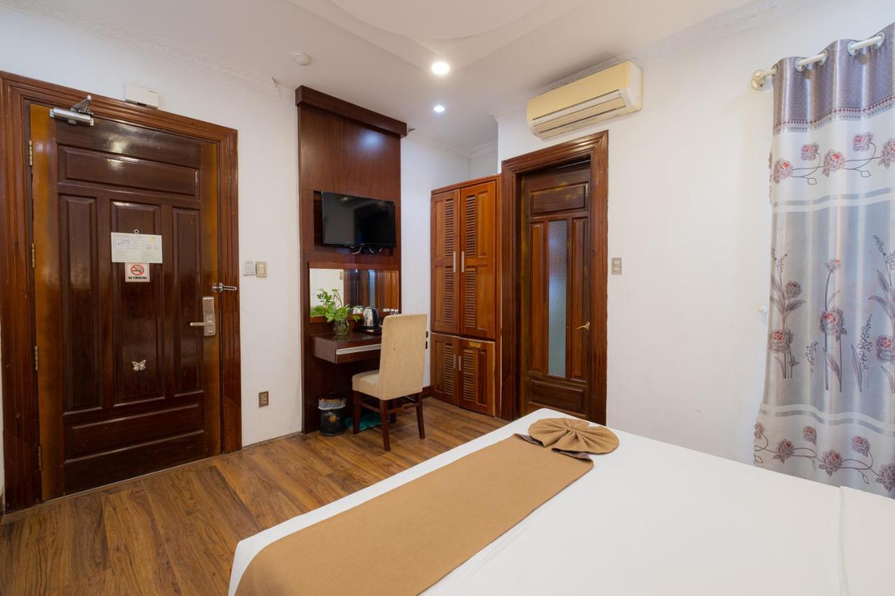 Hotel Adina