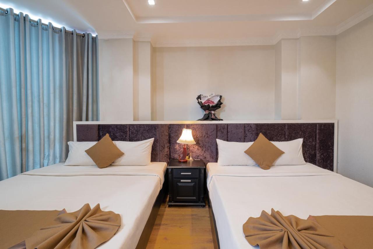 Hotel Adina