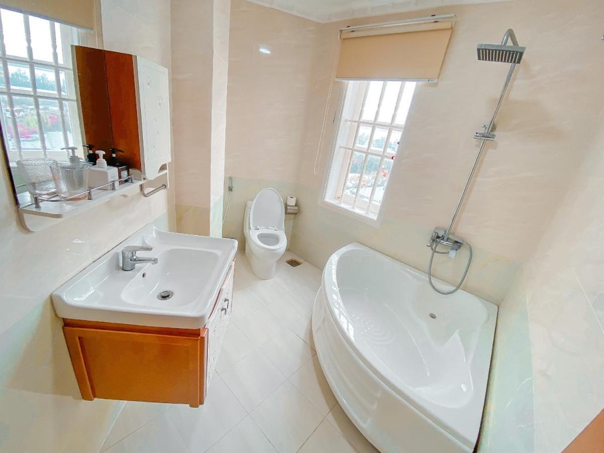 Quang Anh By The Moment Hotel