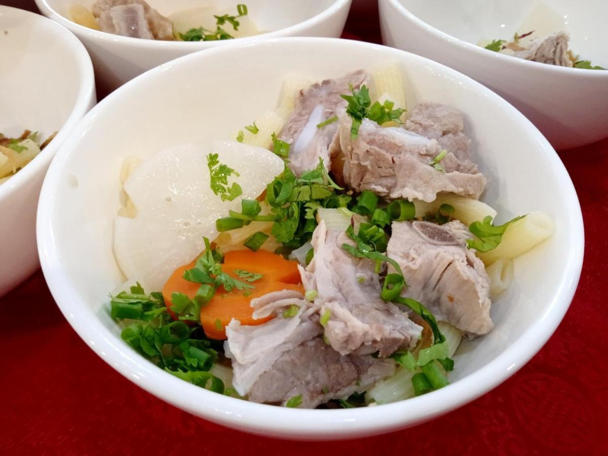 Ho Huong Bien - Khach San San Ho *