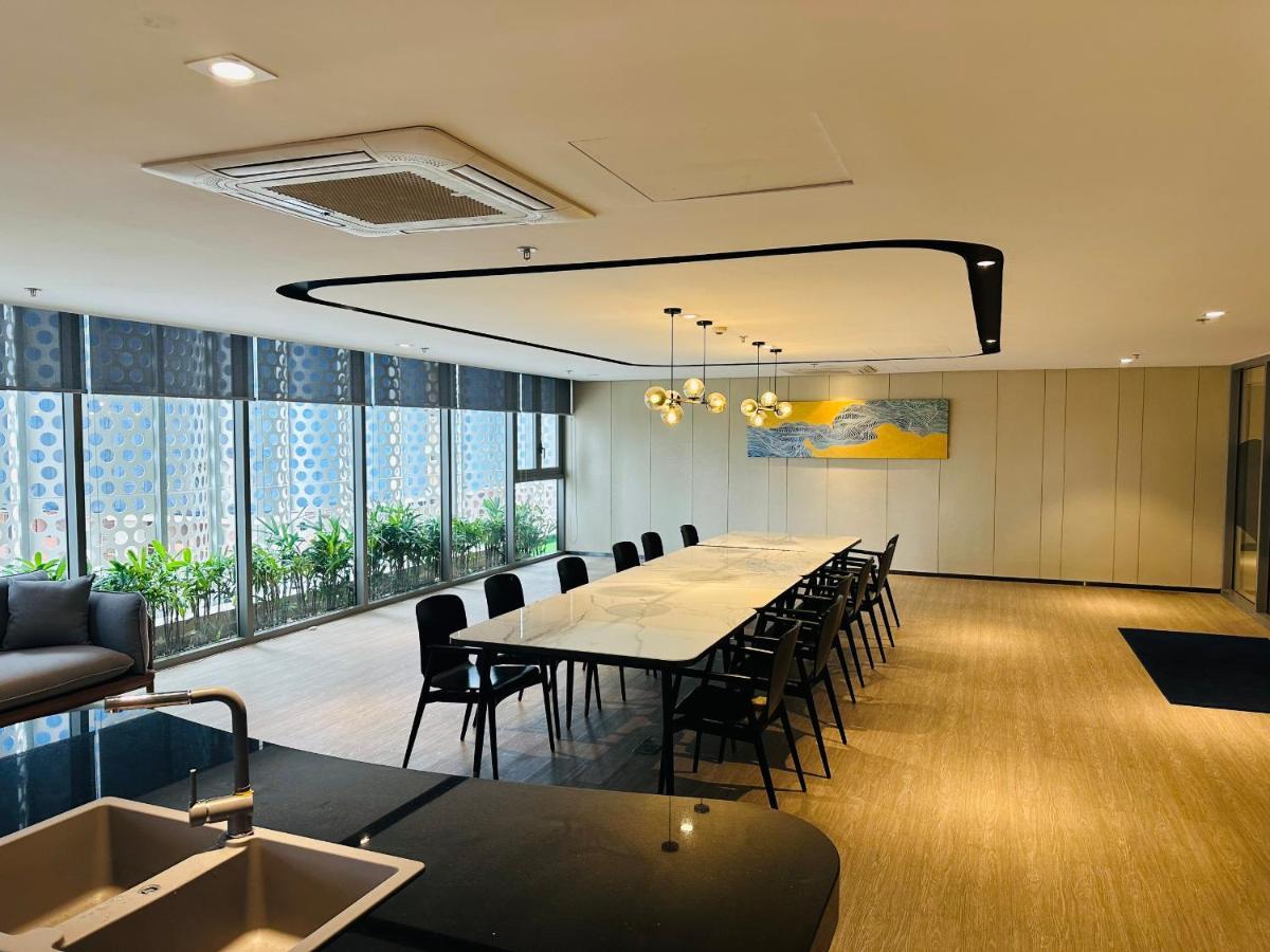 Apartment The Song Condotel: Beachfront 5-star With Infinity Pool Vung Tau
