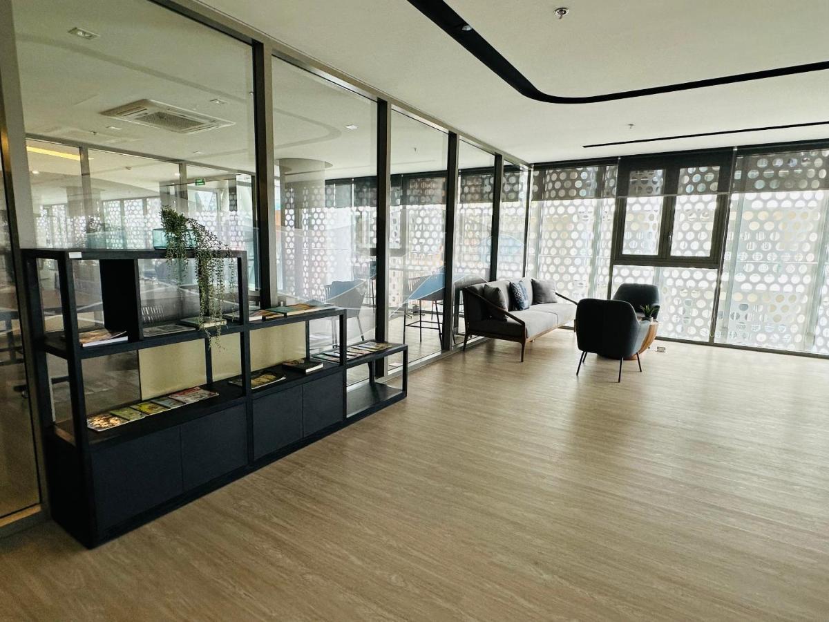 Apartment The Song Condotel: Beachfront 5-star With Infinity Pool Vung Tau