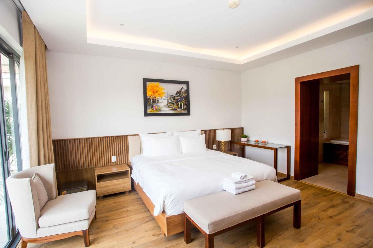 Luxury Pool Close To The Private Villa Da Nang
