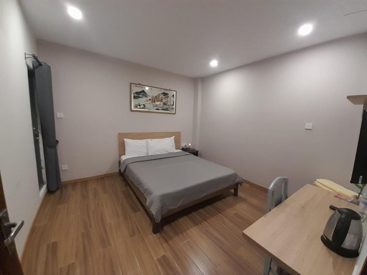 Happy Hotel