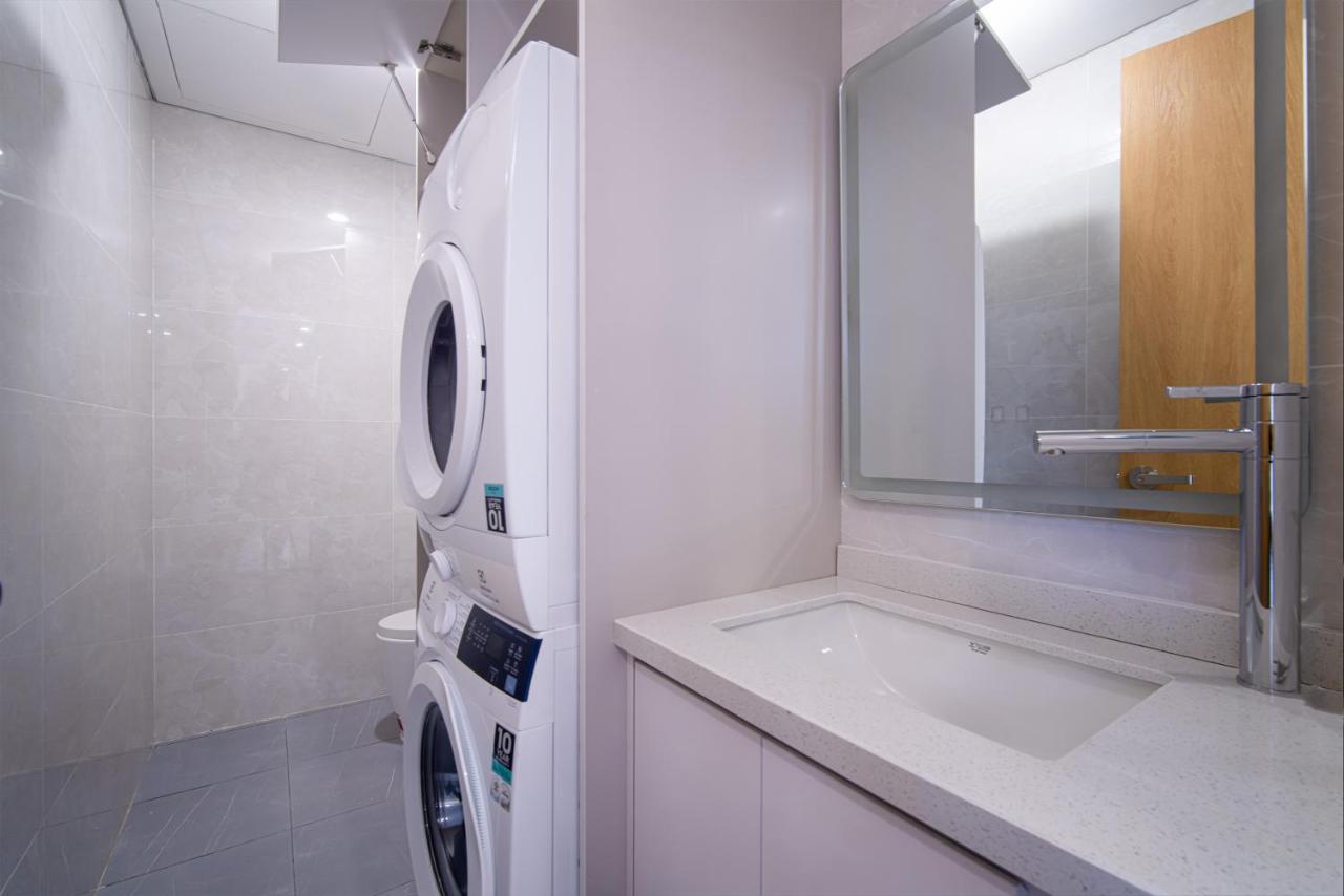 Hsuites Riverside And