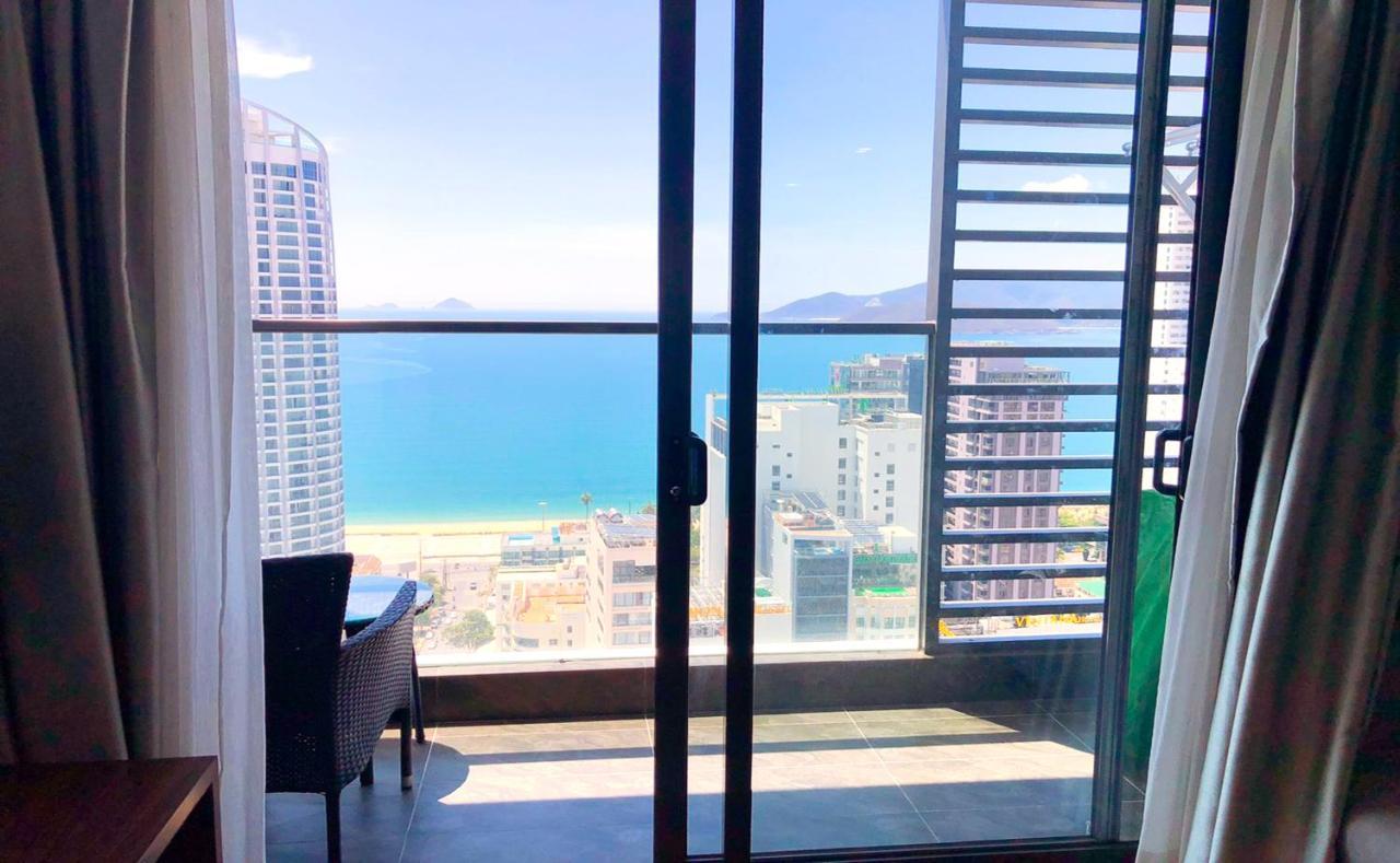Sunny Smes - Virgo Nha Trang
