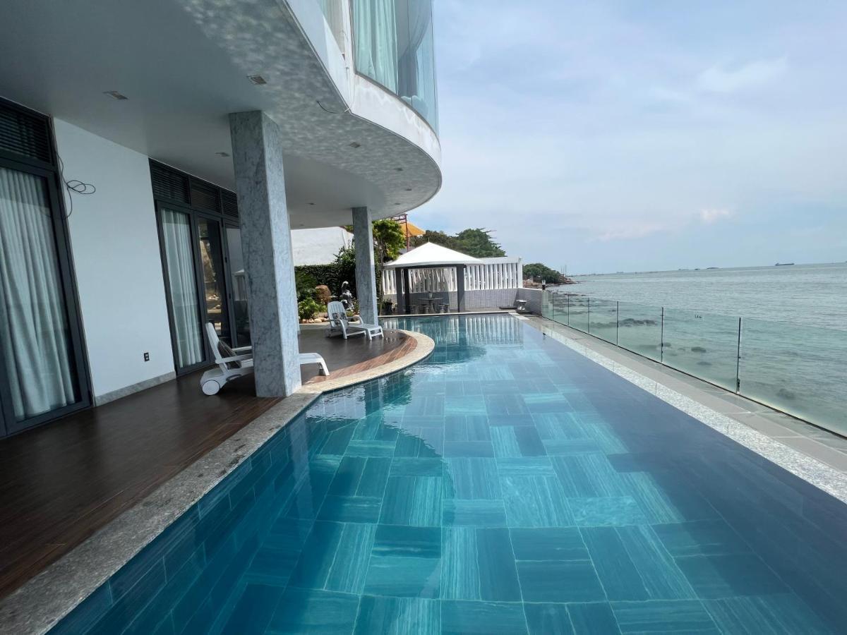 Villa Nancy Tran Grand Strip 10