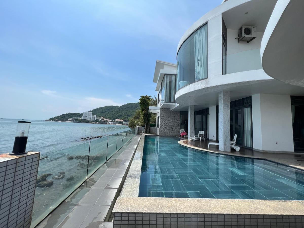 Nancy Tran Grand Strip 10 * Vung Tau