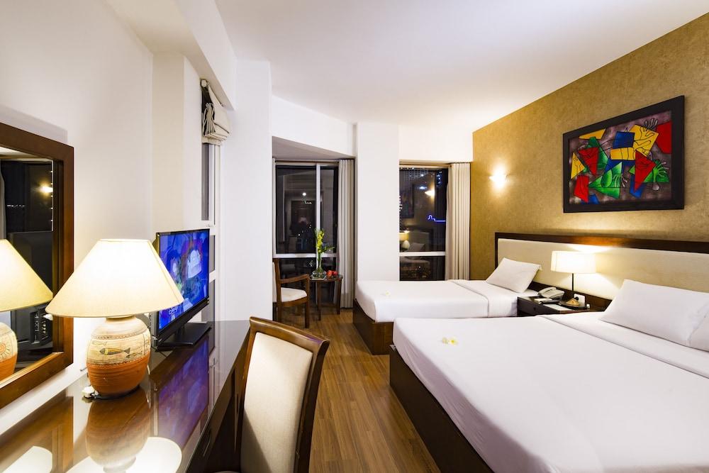 Starlet Hotel 3*