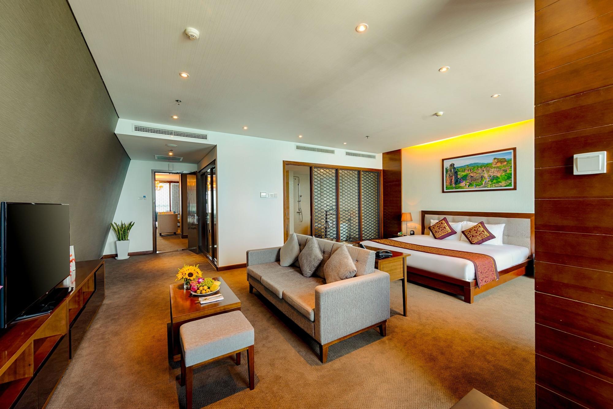 Khách sạn Grand Tourane 5*