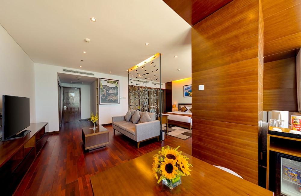 Khách sạn Grand Tourane 5*