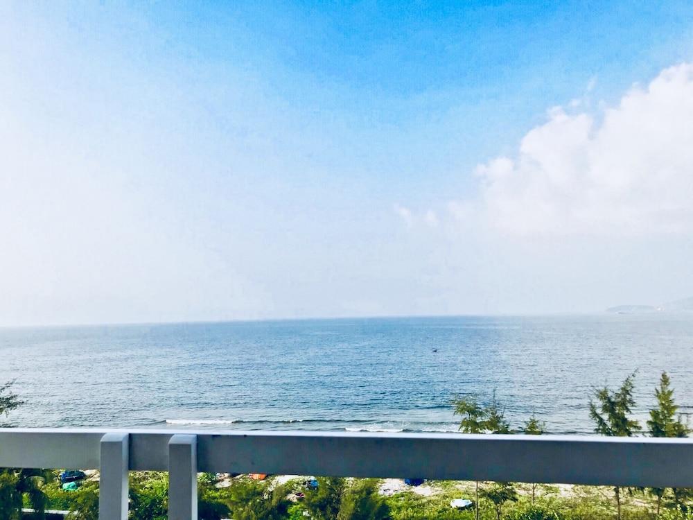 Hotel Whale Ocean View 2*