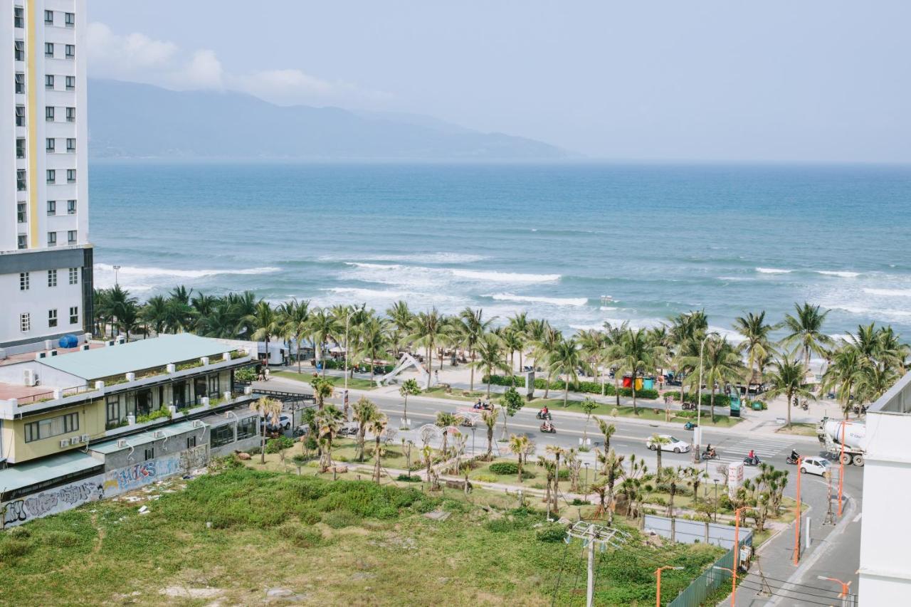 Amis & - 50m To My Khe Da Nang