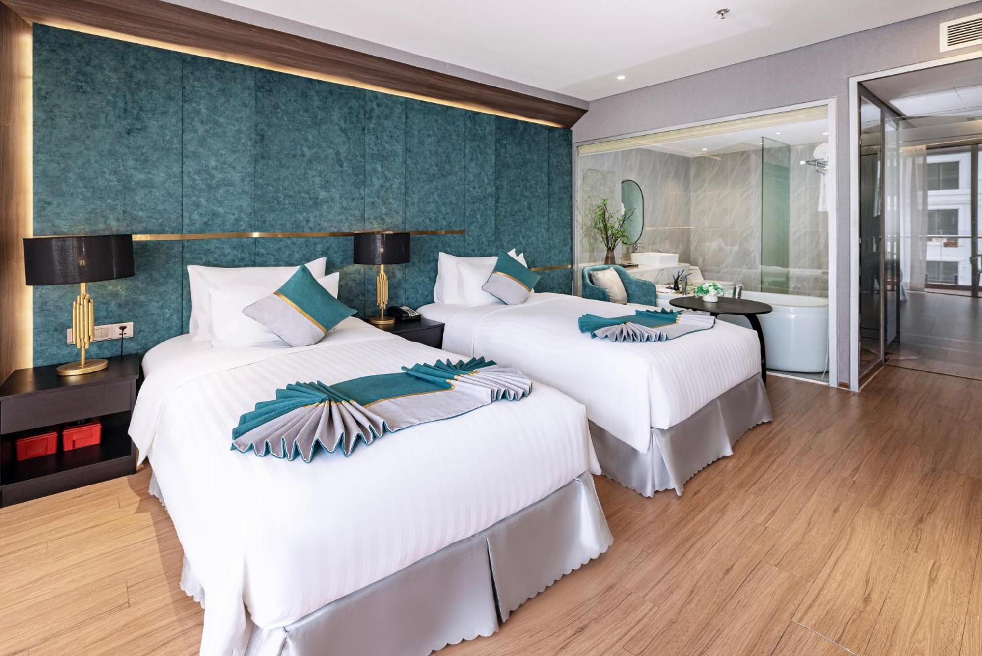 Cicilia & Powered By Aston Hotel 4*