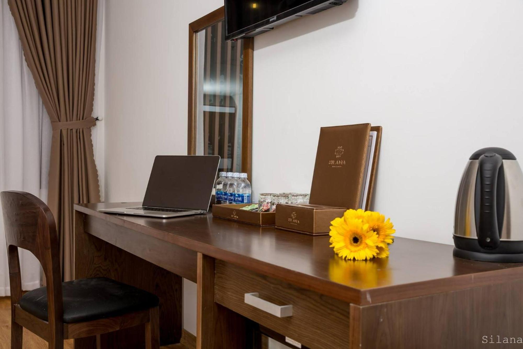 Hotel Silana Beachfront & Đà Nẵng