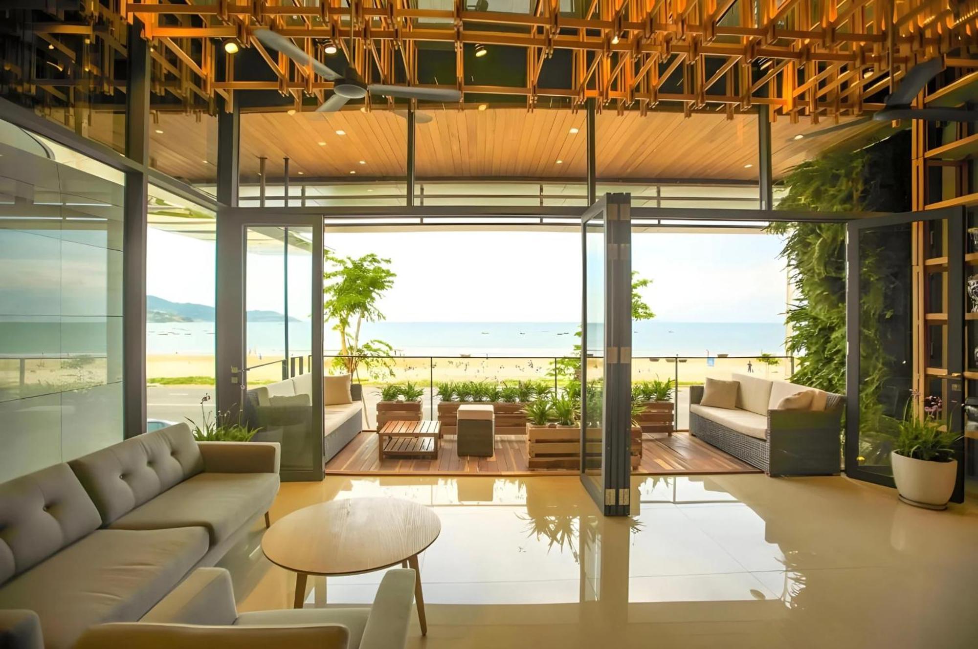 Bay Khách sạn 3*