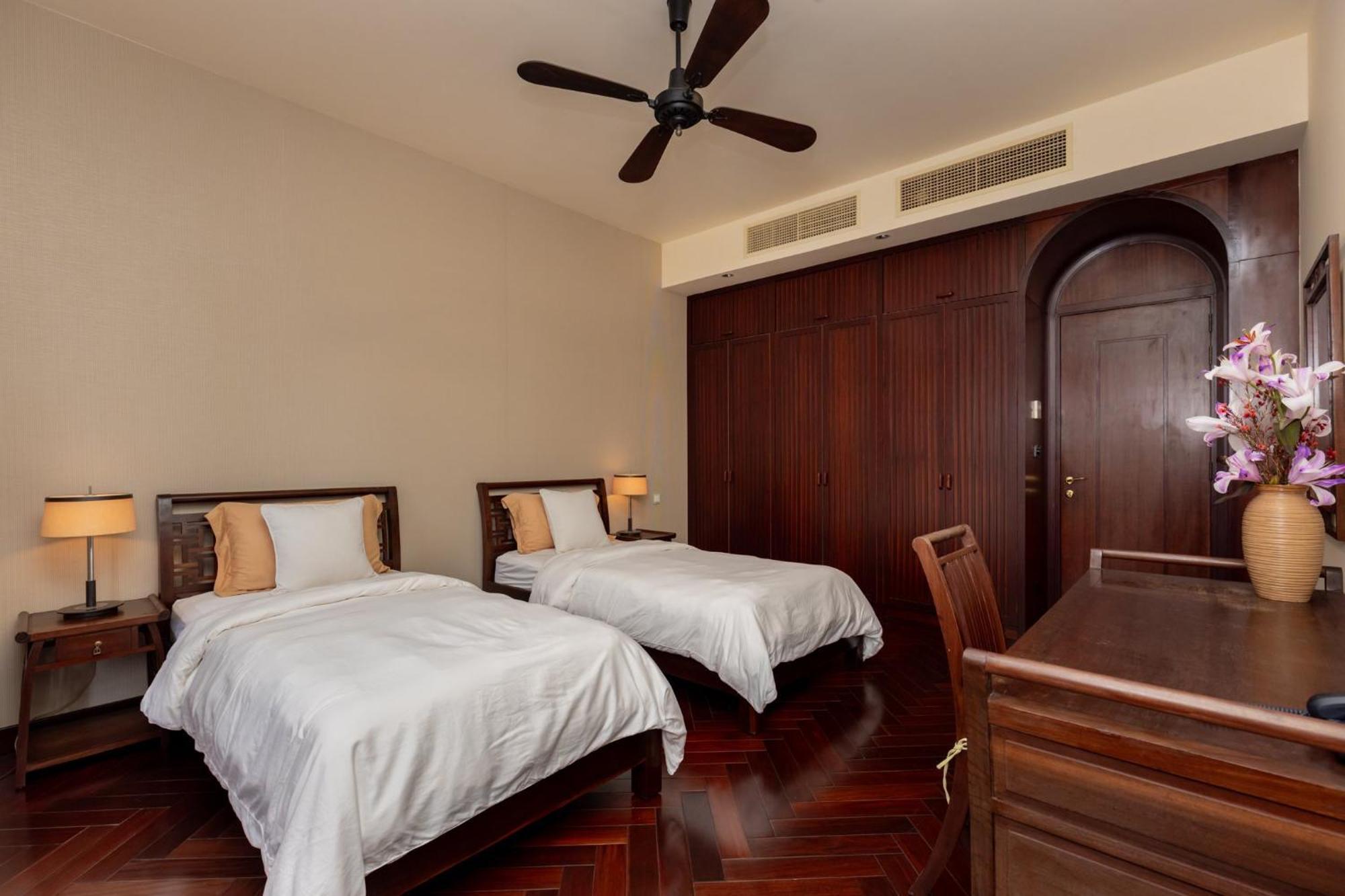 Orangeblue Near Pool Free Vietnam Villa