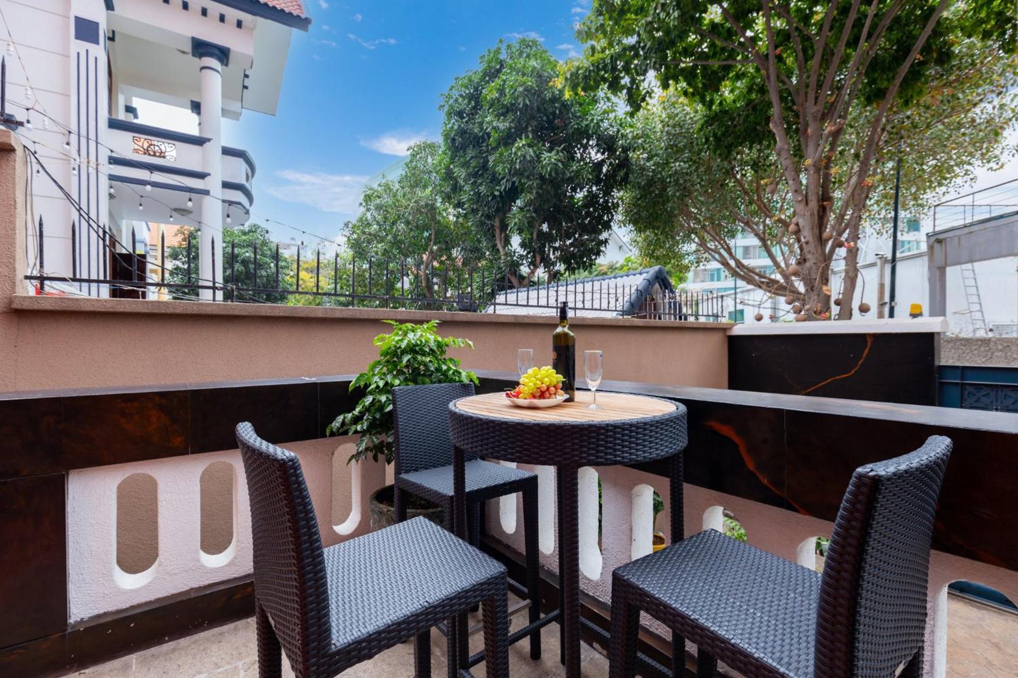 Orangeblue Near Pool Free Vietnam Villa