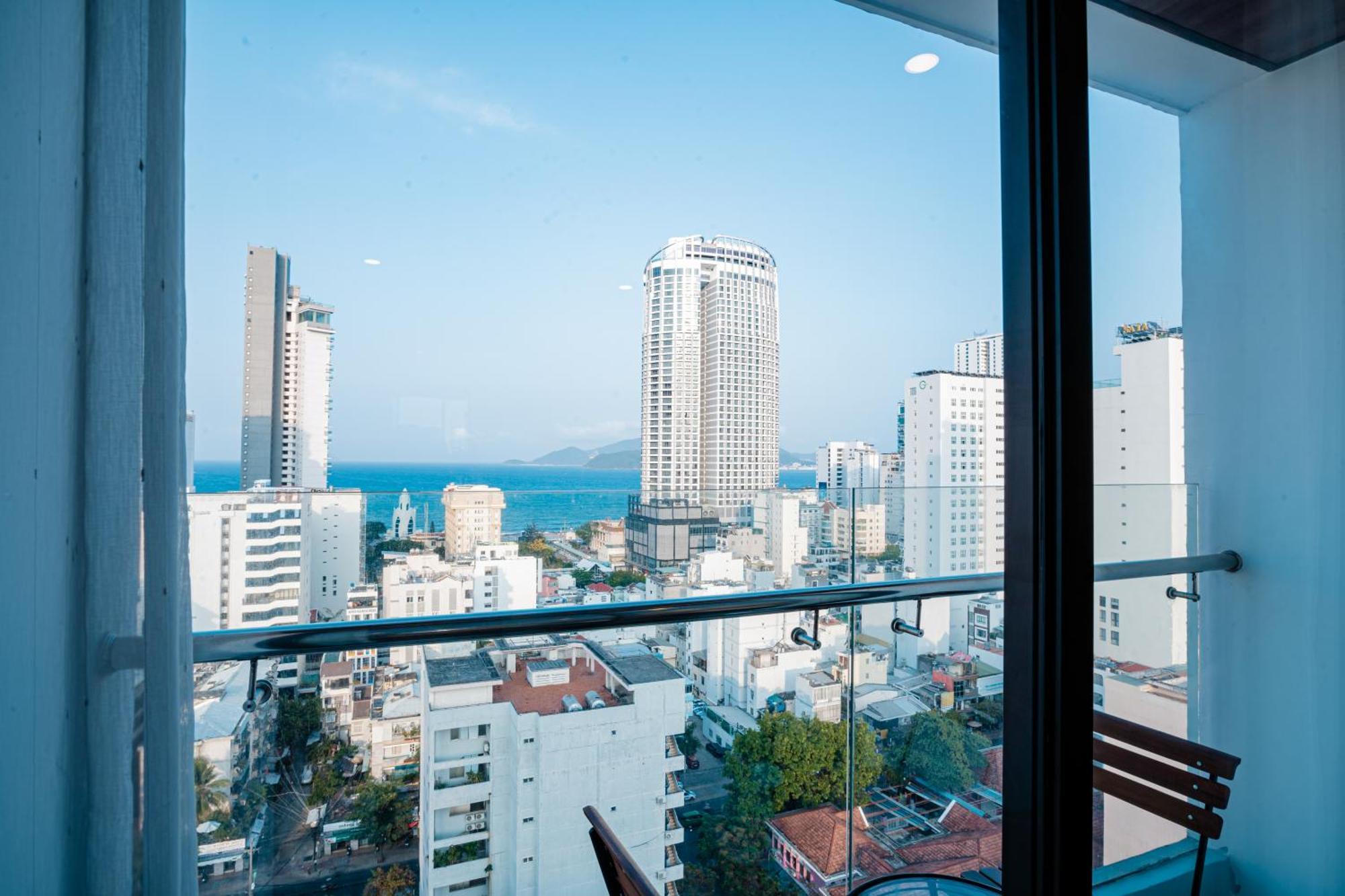 Lemore Khách sạn 4*
