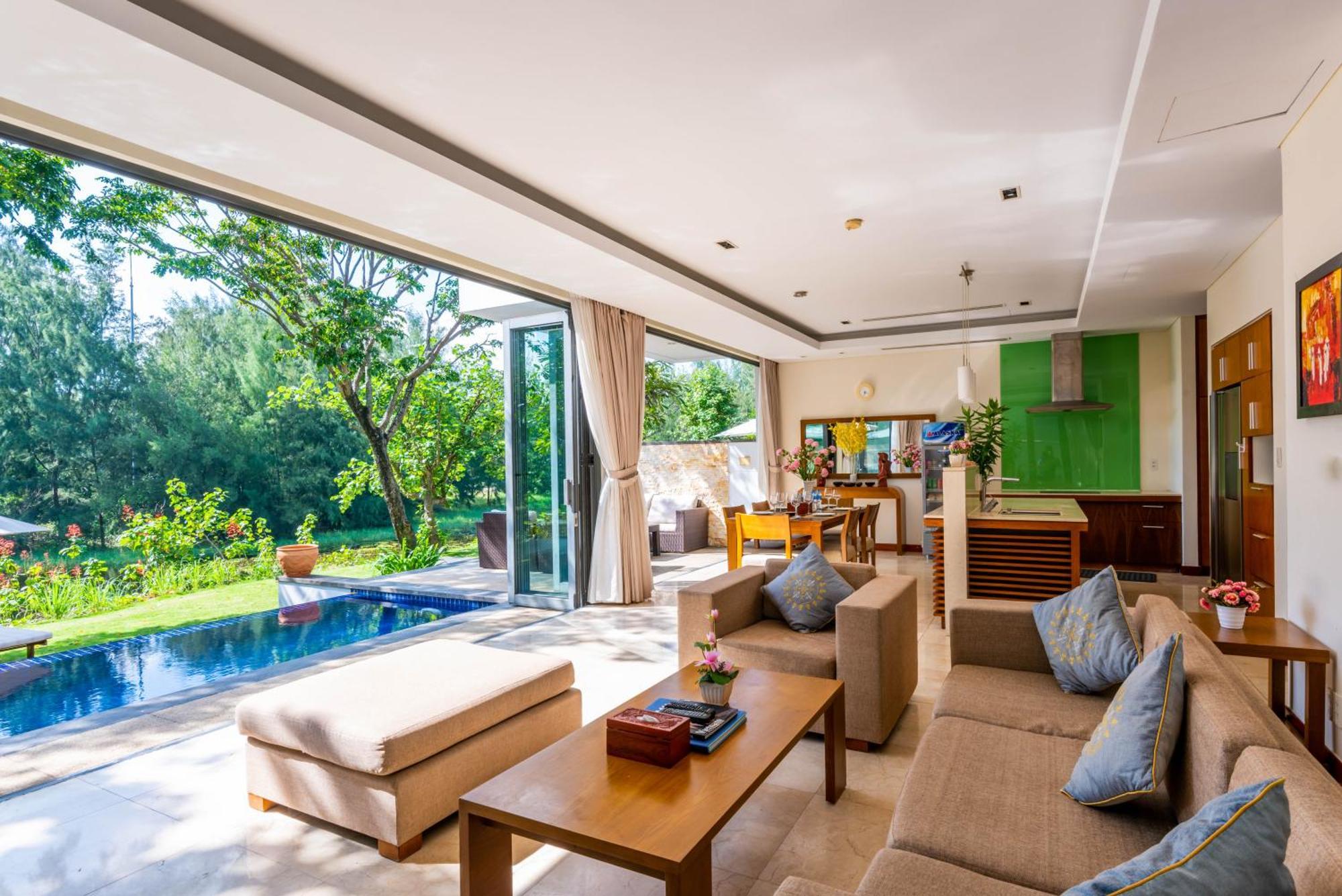 Luxury Pool Close To The Private Villa *