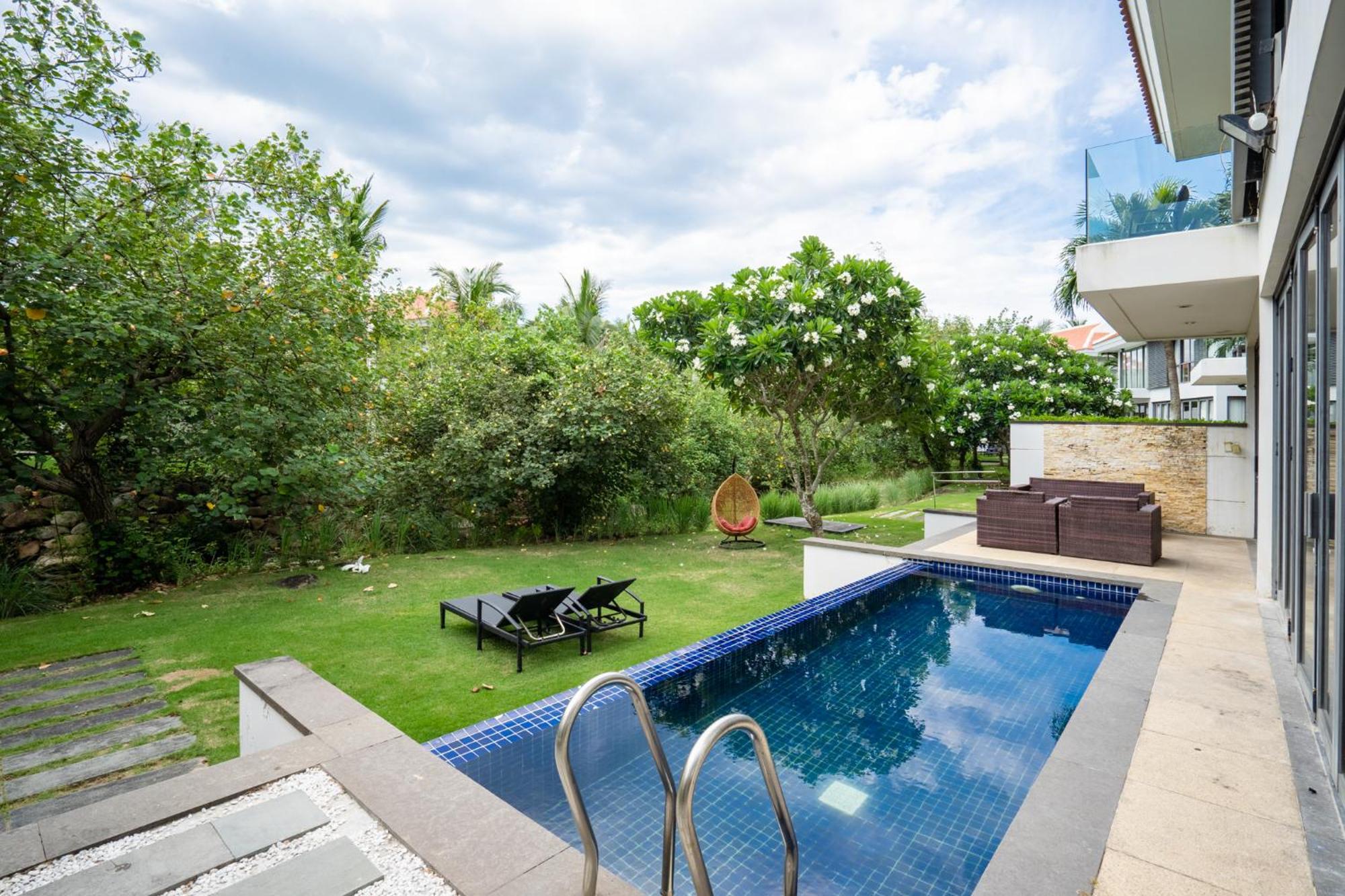 Villa Luxury Pool Close To The Private