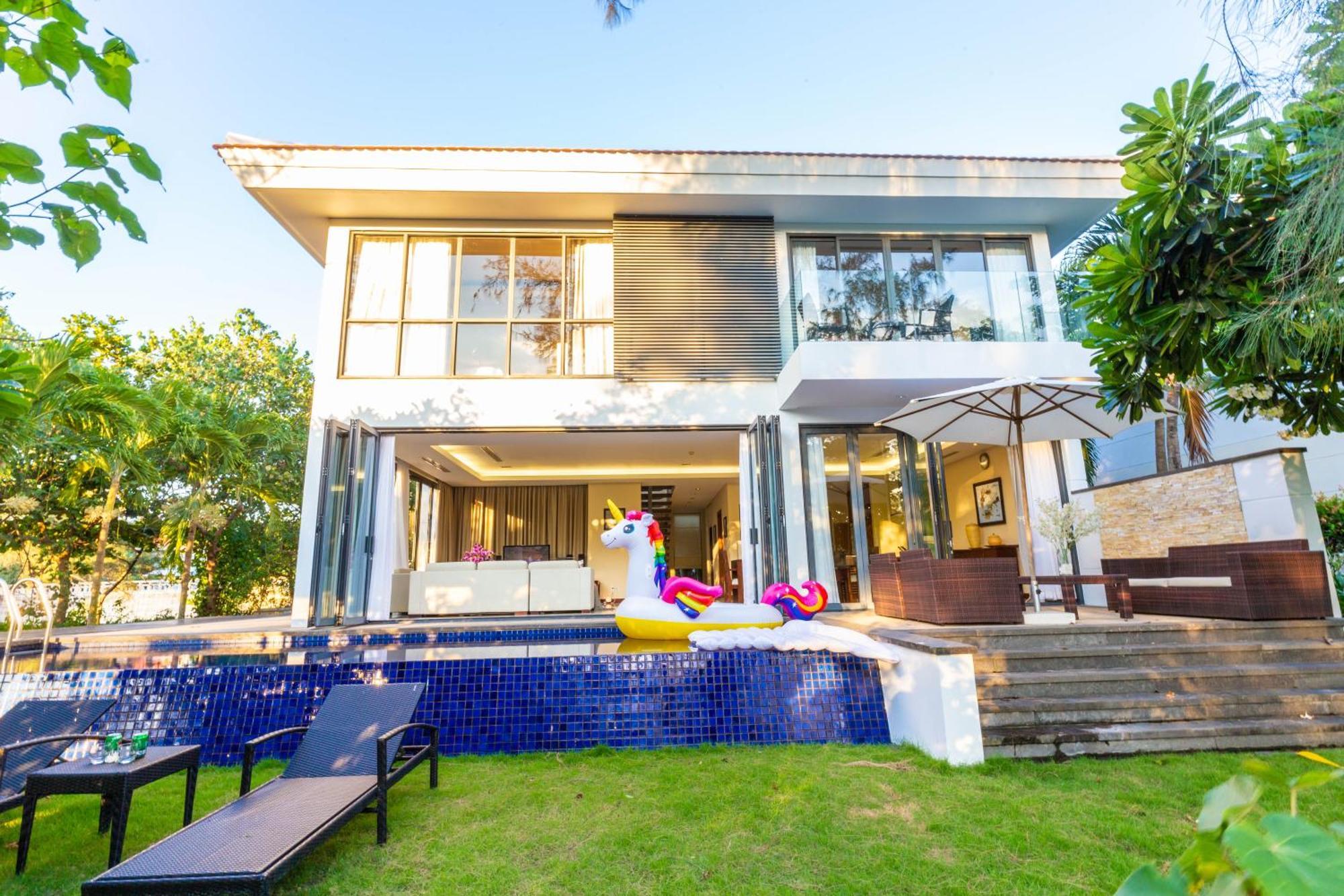 Luxury Pool Close To The Private Villa *