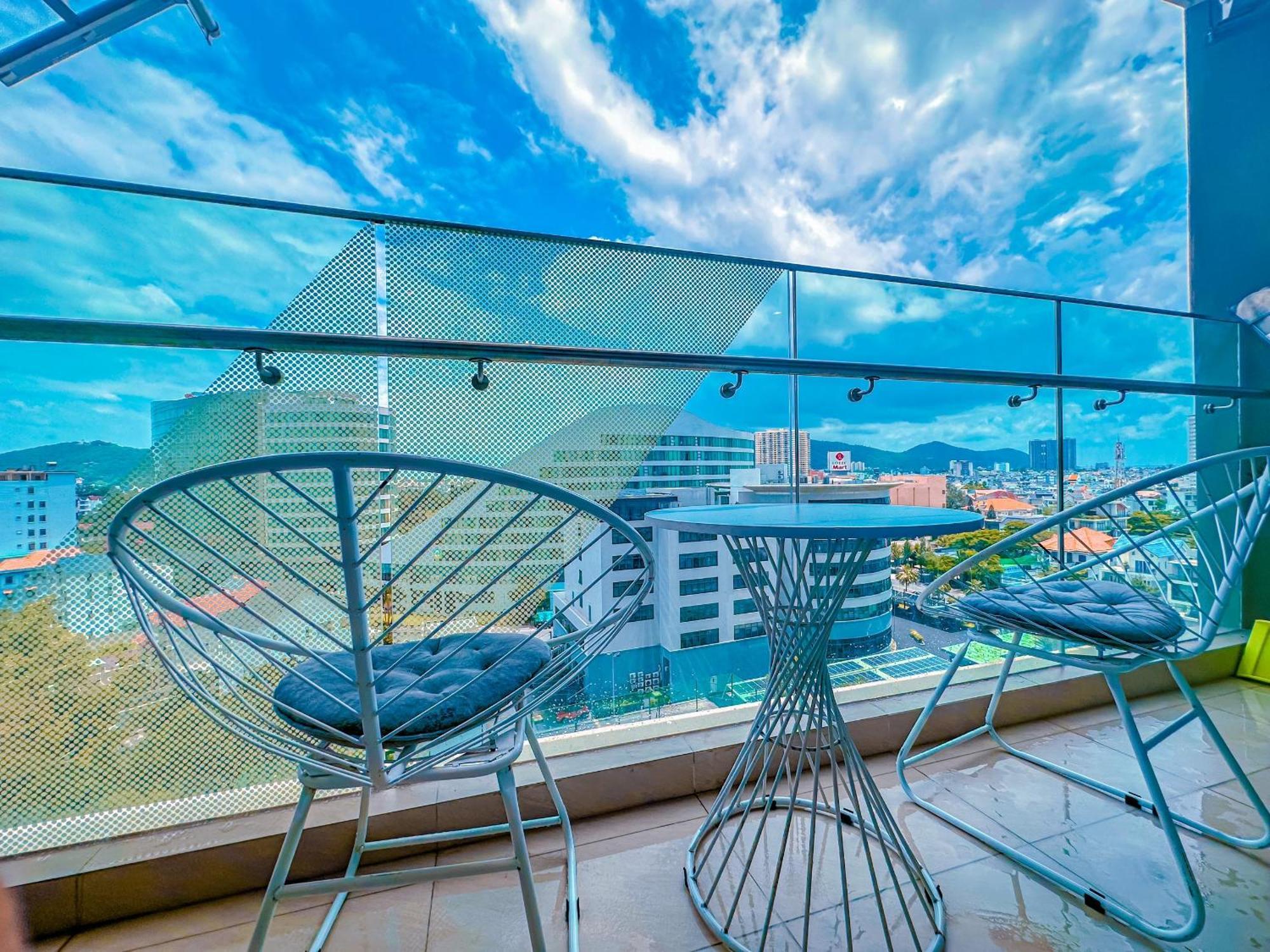 Apartment The Song Condotel: Beachfront 5-star With Infinity Pool *