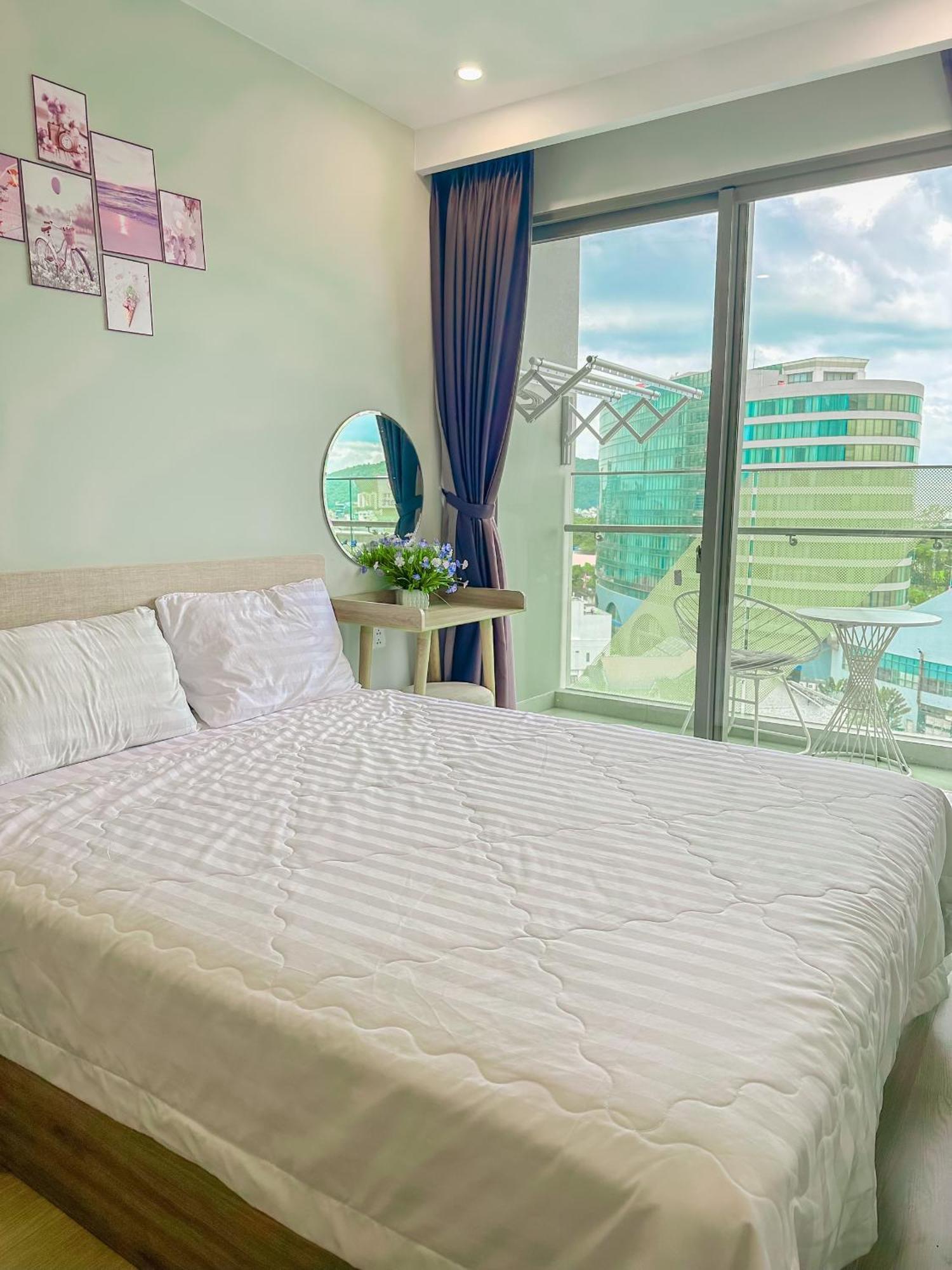 Apartment The Song Condotel: Beachfront 5-star With Infinity Pool