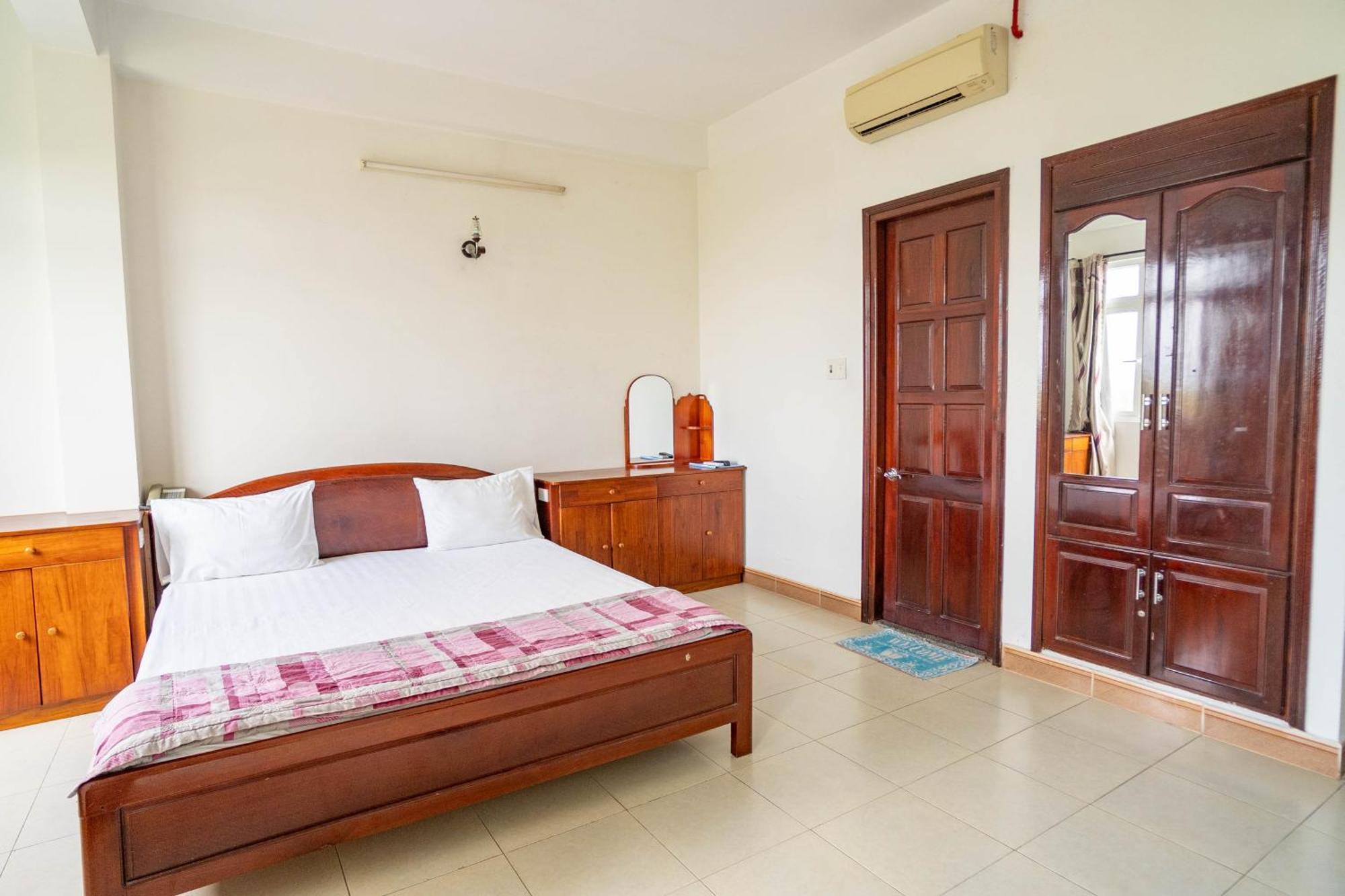 Lyly Hotel *